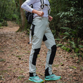 imagem de Calça de Caminhada com reforço Santiago Feminino Verde Claro - Kailash